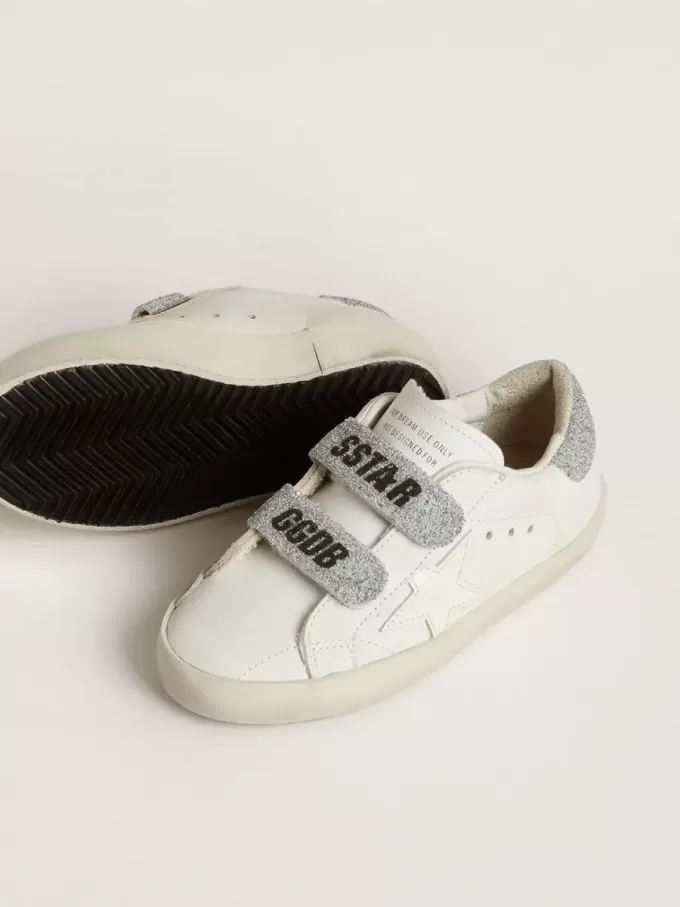 Junior Old School mit silberner Fersenlasche und Riemen aus Swarovski-Kristallen Junior Old School mit silberner Fersenlasche und Riemen aus Swarovski-Kristallen