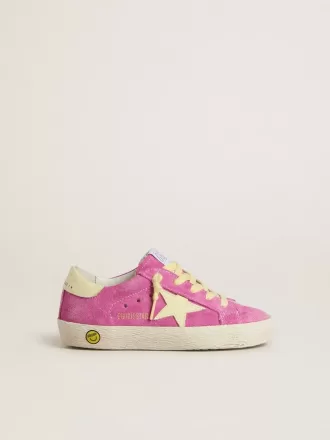 Junior Super-Star aus rosa Wildleder mit hellgelbem Stern und Fersenlasche