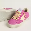 Junior Super-Star aus rosa Wildleder mit hellgelbem Stern und Fersenlasche