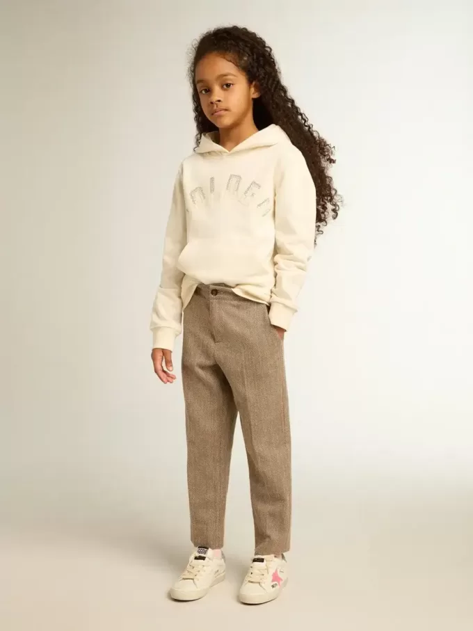 Kapuzensweatshirt in Altweiß mit Aufnähern