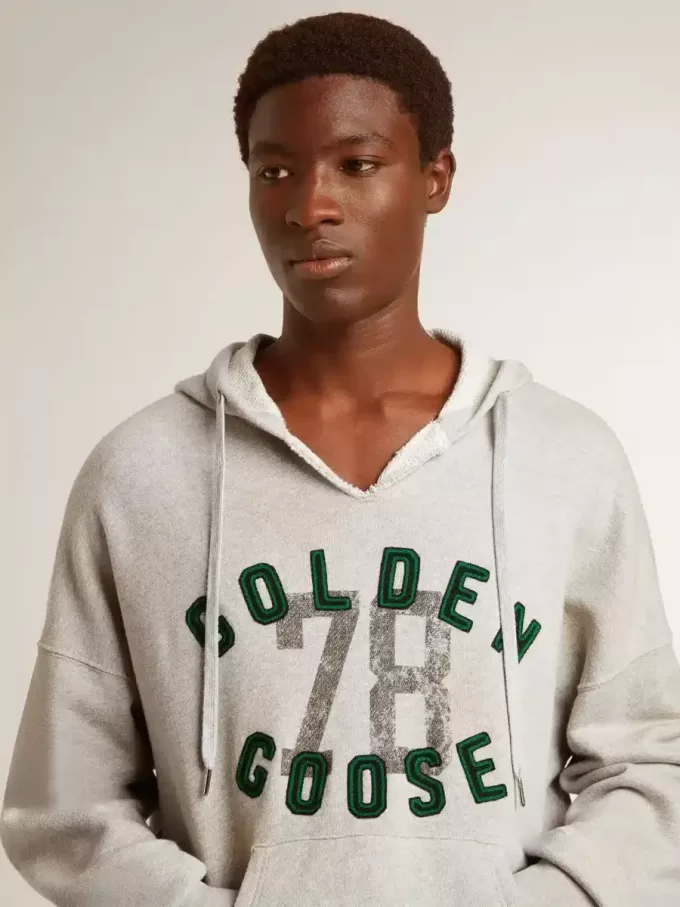 Kapuzensweatshirt in Used-Grau mit gesticktem Vintage-Logo