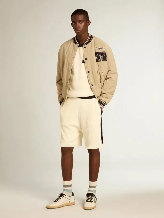 Khakifarbene Bomberjacke aus gesteppter Baumwolle Khakifarbene Bomberjacke aus gesteppter Baumwolle