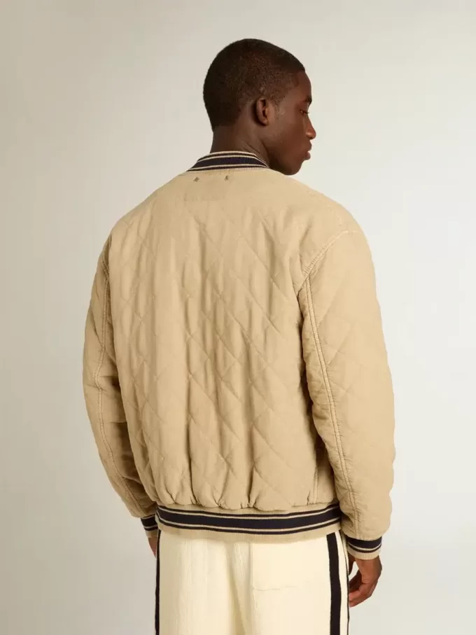 Khakifarbene Bomberjacke aus gesteppter Baumwolle Khakifarbene Bomberjacke aus gesteppter Baumwolle