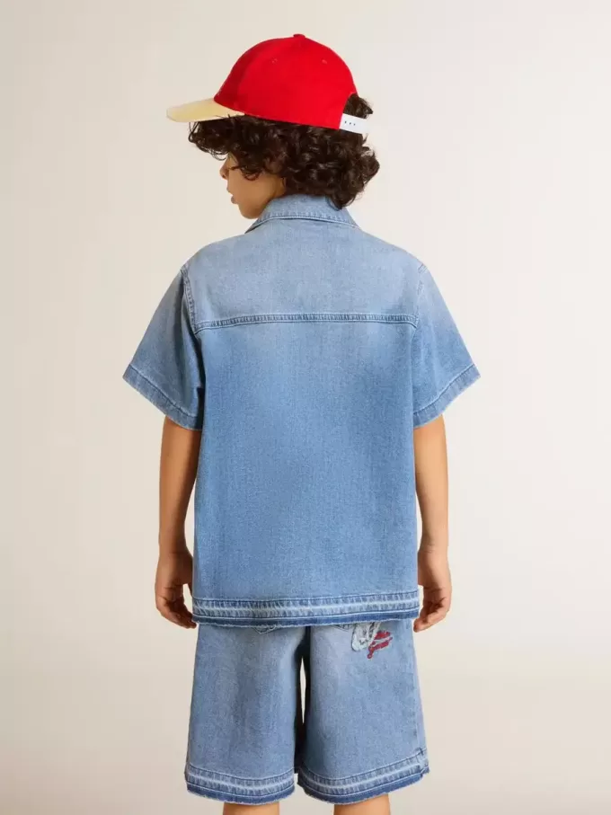 Kinder-Jeansshorts mit Stickerei auf der Rückseite
