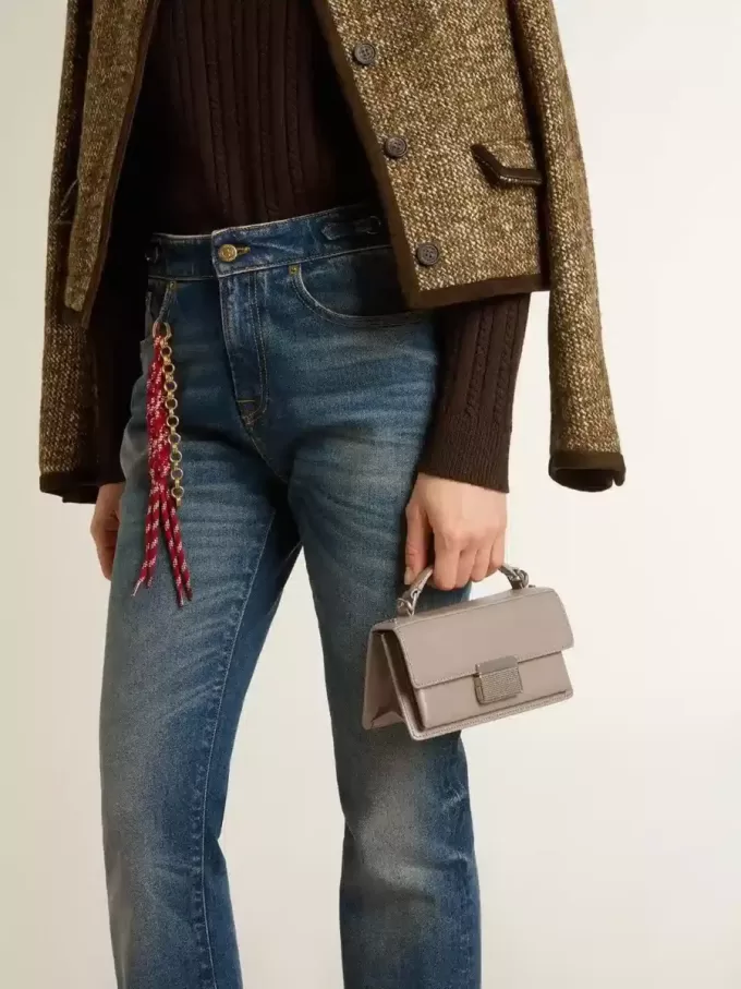 Kleine Venezia-Tasche aus beigem Leder mit Golddetails