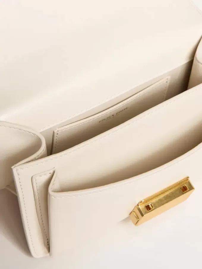Kleine Venezia-Tasche aus butterfarbenem Leder mit Golddetails
