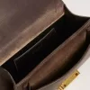 Kleine Venezia-Tasche aus dunkelbraunem Leder mit goldener Schnalle