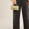 Kleine Venezia-Tasche aus hellgrünem Leder mit Python-Print und goldenen Details Kleine Venezia-Tasche aus hellgrünem Leder mit Python-Print und goldenen Details