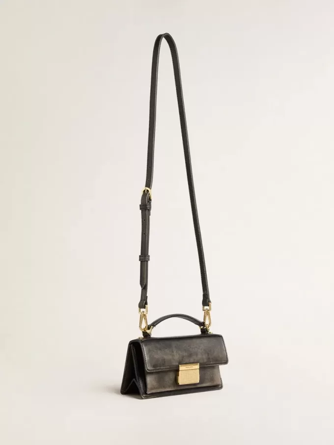 Kleine Venezia-Tasche aus schwarzem Distressed-Leder mit goldenen Details