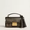 Kleine Venezia-Tasche aus schwarzem Distressed-Leder mit goldenen Details