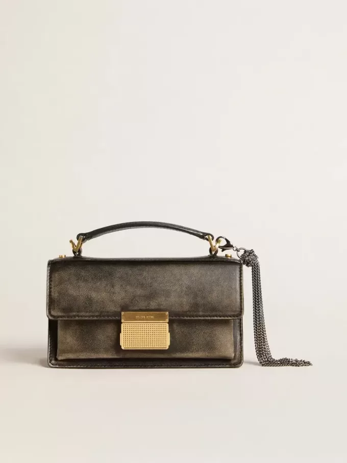 Kleine Venezia-Tasche aus schwarzem Distressed-Leder mit goldenen Details