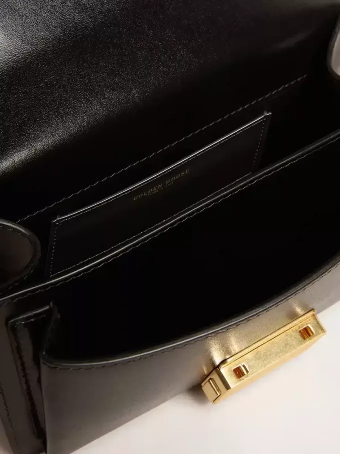 Kleine Venezia-Tasche aus schwarzem Leder mit Golddetails Kleine Venezia-Tasche aus schwarzem Leder mit Golddetails
