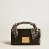 Kleine Venezia-Tasche aus schwarzem Leder mit Seidenschal und Anhänger Kleine Venezia-Tasche aus schwarzem Leder mit Seidenschal und Anhänger