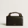 Kleine Venezia-Tasche aus schwarzem Leder mit Seidenschal und Anhänger Kleine Venezia-Tasche aus schwarzem Leder mit Seidenschal und Anhänger