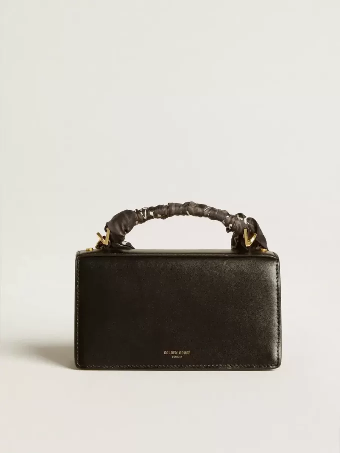 Kleine Venezia-Tasche aus schwarzem Leder mit Seidenschal und Anhänger Kleine Venezia-Tasche aus schwarzem Leder mit Seidenschal und Anhänger