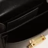 Kleine Venezia-Tasche aus schwarzem Leder mit Seidenschal und Anhänger Kleine Venezia-Tasche aus schwarzem Leder mit Seidenschal und Anhänger