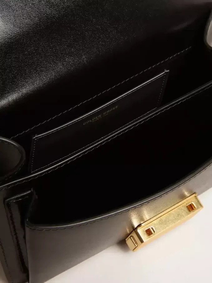 Kleine Venezia-Tasche aus schwarzem Leder mit Seidenschal und Anhänger Kleine Venezia-Tasche aus schwarzem Leder mit Seidenschal und Anhänger