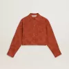 Kurz geschnittenes Damenhemd aus ziegelrotem Jacquard mit weiten Ärmeln Kurz geschnittenes Damenhemd aus ziegelrotem Jacquard mit weiten Ärmeln