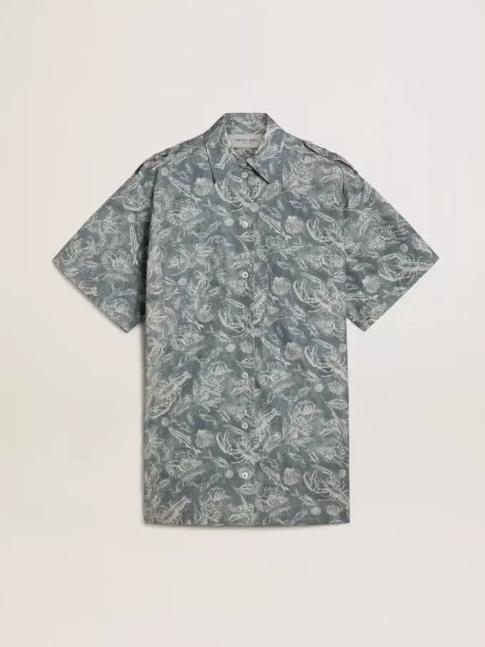 Kurzes Hemdkleid für Damen aus hellblauem Baumwollpopeline mit durchgehendem Marine-Print Kurzes Hemdkleid für Damen aus hellblauem Baumwollpopeline mit durchgehendem Marine-Print