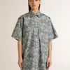 Kurzes Hemdkleid für Damen aus hellblauem Baumwollpopeline mit durchgehendem Marine-Print Kurzes Hemdkleid für Damen aus hellblauem Baumwollpopeline mit durchgehendem Marine-Print