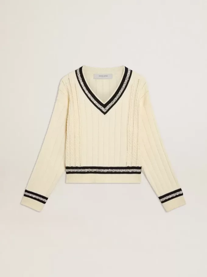 Kurzgeschnittener Damenpullover mit Zopfmuster, blauen Rippen und Kristallen