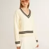 Kurzgeschnittener Damenpullover mit Zopfmuster, blauen Rippen und Kristallen