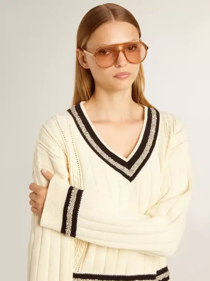 Kurzgeschnittener Damenpullover mit Zopfmuster, blauen Rippen und Kristallen