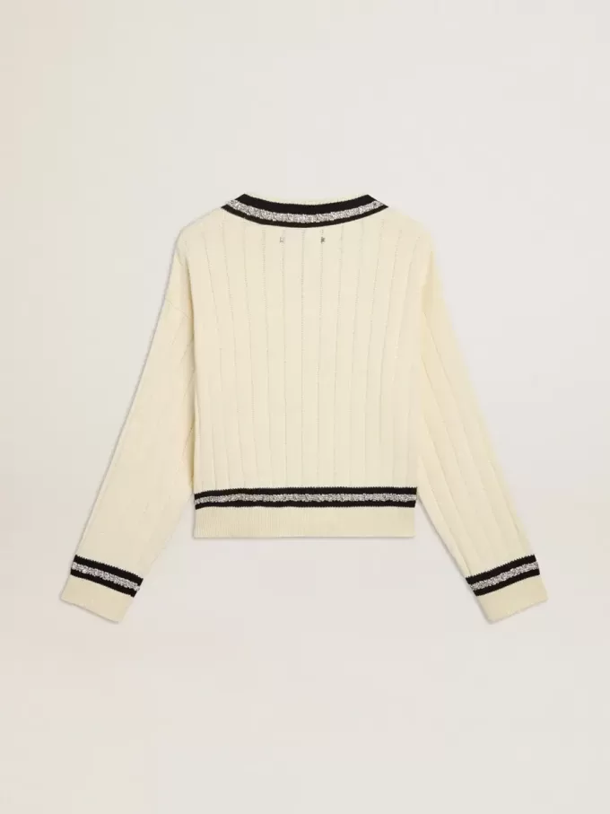 Kurzgeschnittener Damenpullover mit Zopfmuster, blauen Rippen und Kristallen