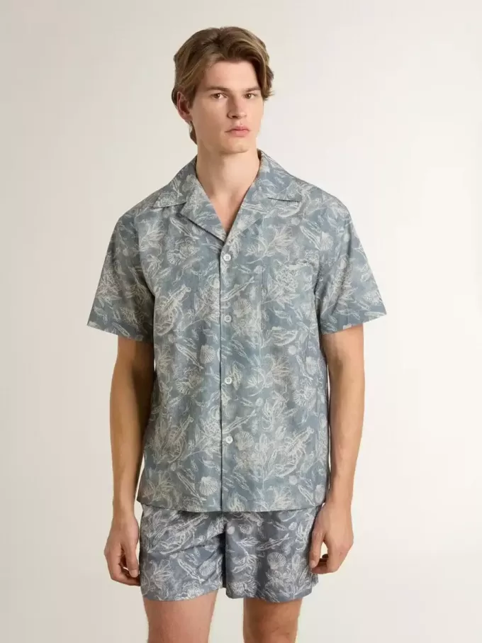 Kurzärmeliges Popeline-Hemd im Pyjama-Stil für Herren mit blau-weißem Marine-Print Kurzärmeliges Popeline-Hemd im Pyjama-Stil für Herren mit blau-weißem Marine-Print