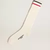 Lange gerippte Socken in Vintage-Weiß mit zweifarbigen Streifen Lange gerippte Socken in Vintage-Weiß mit zweifarbigen Streifen
