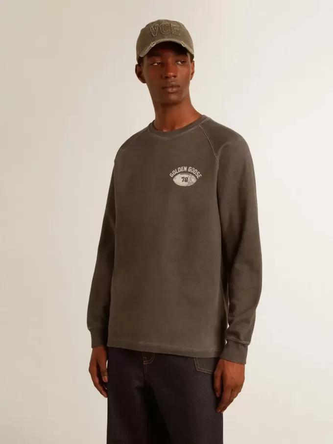 Langärmliges Herren-T-Shirt aus anthrazitgrauer Baumwolle mit Logo auf der Rückseite Langärmliges Herren-T-Shirt aus anthrazitgrauer Baumwolle mit Logo auf der Rückseite