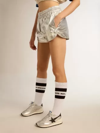 Laufshorts für Damen aus silbernem Stoff Laufshorts für Damen aus silbernem Stoff