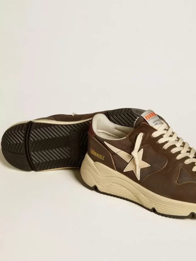 Laufsohle aus Nylon und Leder mit TPU-Stern und Nubuk-Fersenlasche