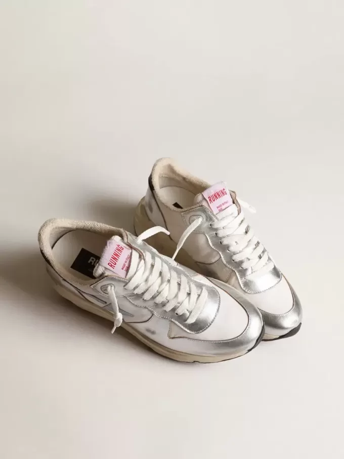 Laufsohle aus Nylon und silbernem Metallic-Leder mit hellblauem Stern