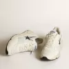 Laufsohle aus weißem Leder und Mesh mit blauem laminiertem Lederstern Laufsohle aus weißem Leder und Mesh mit blauem laminiertem Lederstern