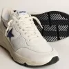 Laufsohle aus weißem Leder und Mesh mit blauem laminiertem Lederstern Laufsohle aus weißem Leder und Mesh mit blauem laminiertem Lederstern