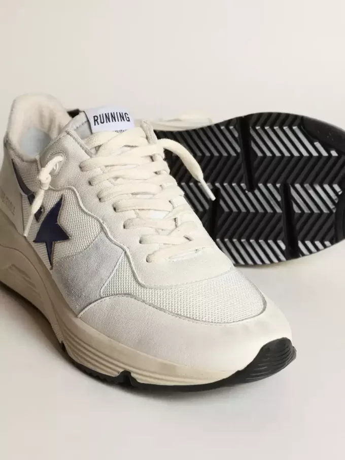 Laufsohle aus weißem Leder und Mesh mit blauem laminiertem Lederstern Laufsohle aus weißem Leder und Mesh mit blauem laminiertem Lederstern