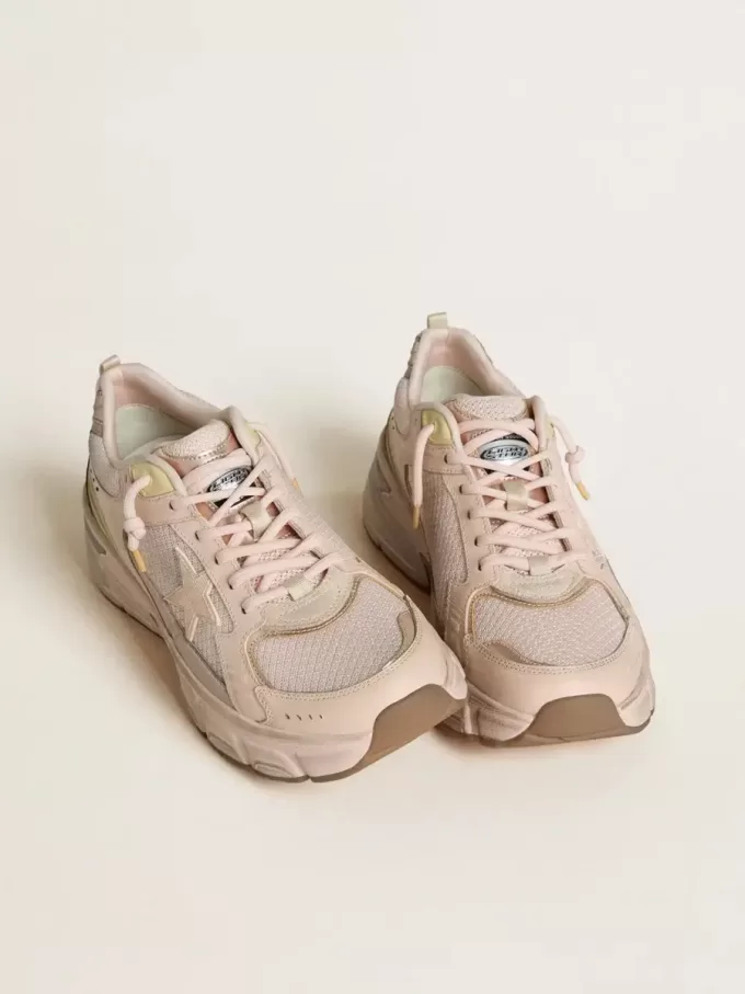 Herrenmodell Lightstar mit Obermaterial aus rosa Leder und Mesh sowie rosa Stern