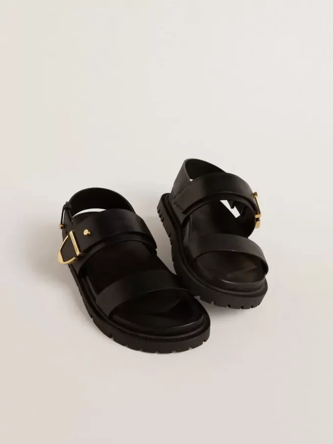 Lucy Sandale für Damen aus glänzendem schwarzem Leder mit goldener Metallschnalle Lucy Sandale für Damen aus glänzendem schwarzem Leder mit goldener Metallschnalle