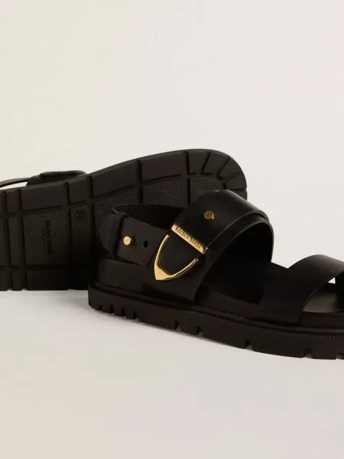 Lucy Sandale für Damen aus glänzendem schwarzem Leder mit goldener Metallschnalle Lucy Sandale für Damen aus glänzendem schwarzem Leder mit goldener Metallschnalle