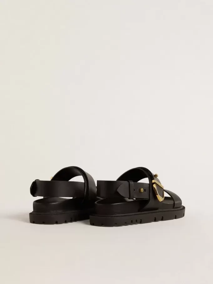 Lucy Sandale für Damen aus glänzendem schwarzem Leder mit goldener Metallschnalle Lucy Sandale für Damen aus glänzendem schwarzem Leder mit goldener Metallschnalle