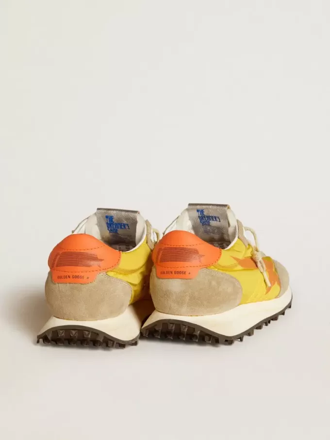 Marathon für Damen mit gelbem Nylon-Obermaterial und orangefarbenem Stern Marathon für Damen mit gelbem Nylon-Obermaterial und orangefarbenem Stern