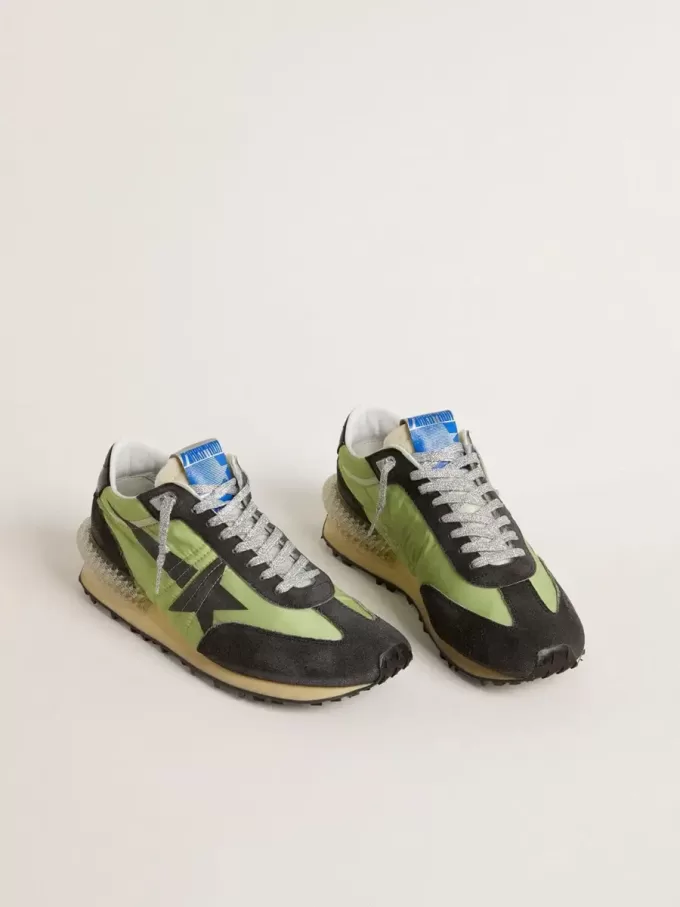 Marathon für Damen mit grünem Nylon-Obermaterial und schwarzem Stern Marathon für Damen mit grünem Nylon-Obermaterial und schwarzem Stern