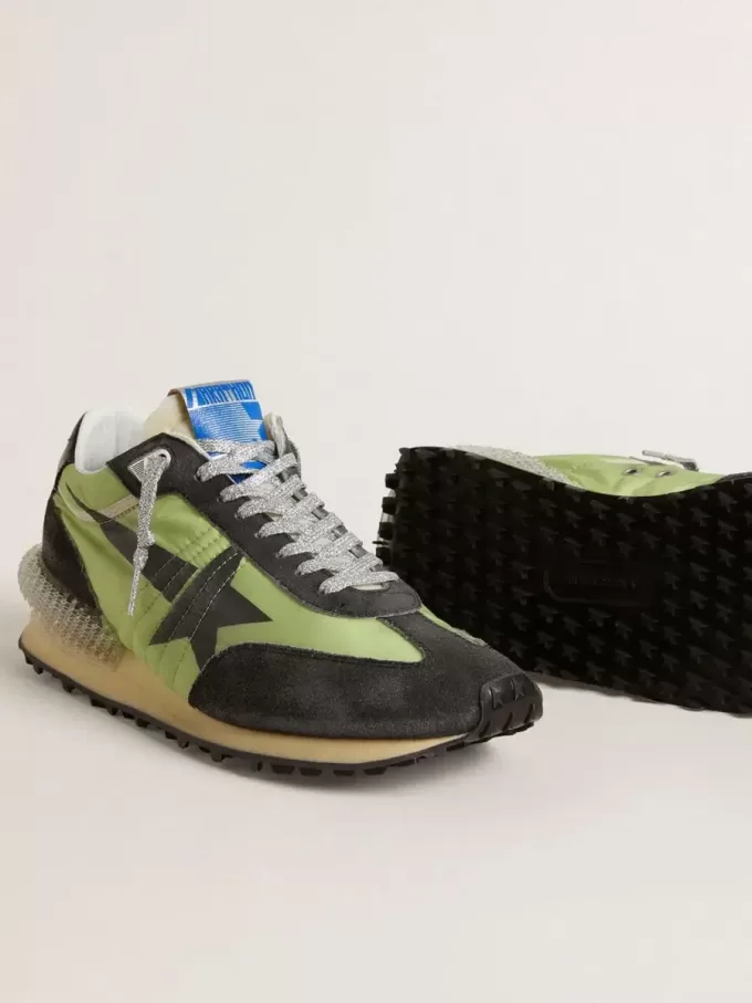 Marathon für Damen mit grünem Nylon-Obermaterial und schwarzem Stern Marathon für Damen mit grünem Nylon-Obermaterial und schwarzem Stern