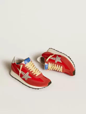 Marathon für Damen mit rotem Nylon-Obermaterial und silbernem Stern Marathon für Damen mit rotem Nylon-Obermaterial und silbernem Stern