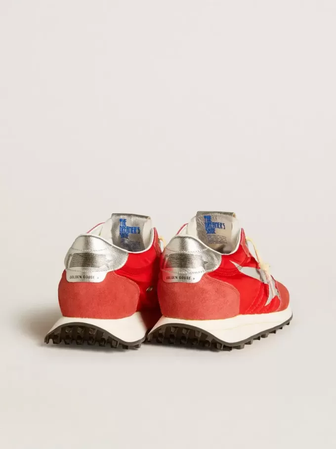 Marathon für Damen mit rotem Nylon-Obermaterial und silbernem Stern Marathon für Damen mit rotem Nylon-Obermaterial und silbernem Stern
