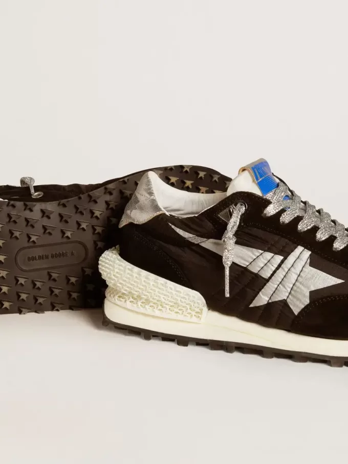 Marathon für Damen mit schwarzem Obermaterial aus Ripstop-Nylon und silbernem Stern