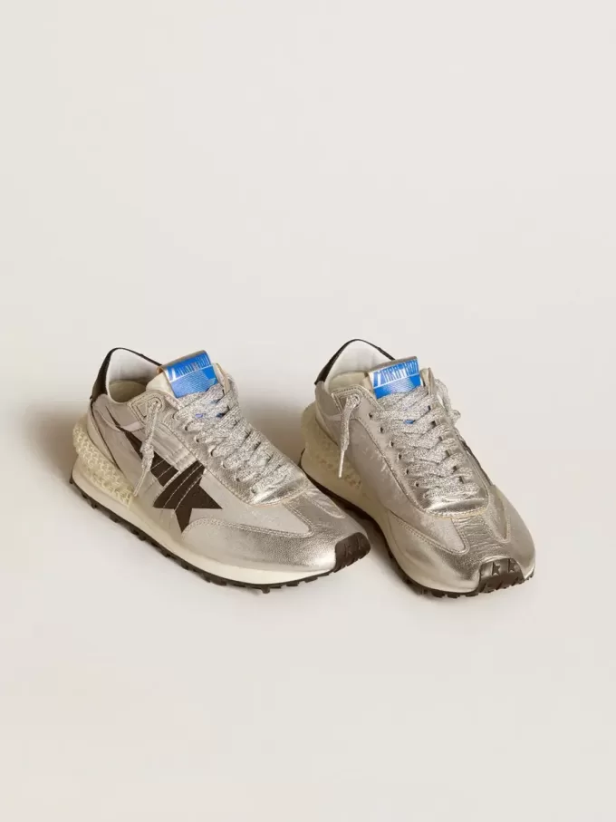 Marathon für Damen mit silbernem Ripstop-Nylon-Obermaterial und schwarzem Stern Marathon für Damen mit silbernem Ripstop-Nylon-Obermaterial und schwarzem Stern