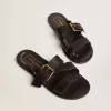 Margaret Flache Sandalen für Damen aus schwarzem, kunstharzbeschichtetem Leder