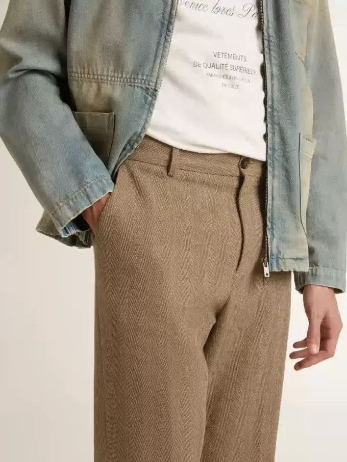 Maßgeschneiderte Hose aus sandfarbenem Chevron-Leinenmix